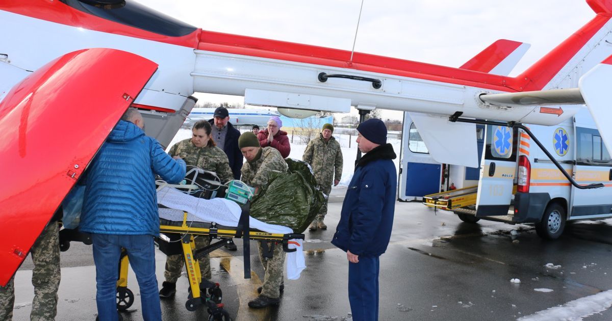 доправлення хворого гелікоптером із Харкова до Києва_8 / © ДСНС