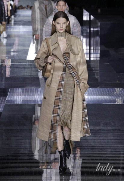 Коллекция Burberry прет-а-порте сезона осень-зима 2020-2021 / © East News