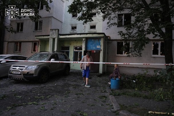 Наслідки нічного удару по Києву / © ДСНС
