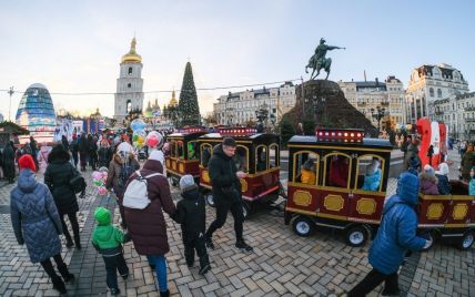 Новий рік та Різдво в Києві: святкові локації, робота транспорту, кафе та ресторанів