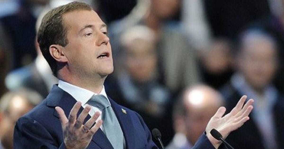 Президент РФ Дмитро Мєдвєдєв на з&#039;їзді партії "Єдина Росія" запропонував голові уряду Володимиру Путіну балотуватися в президенти на виборах 4 березня 2012 року. / © AFP