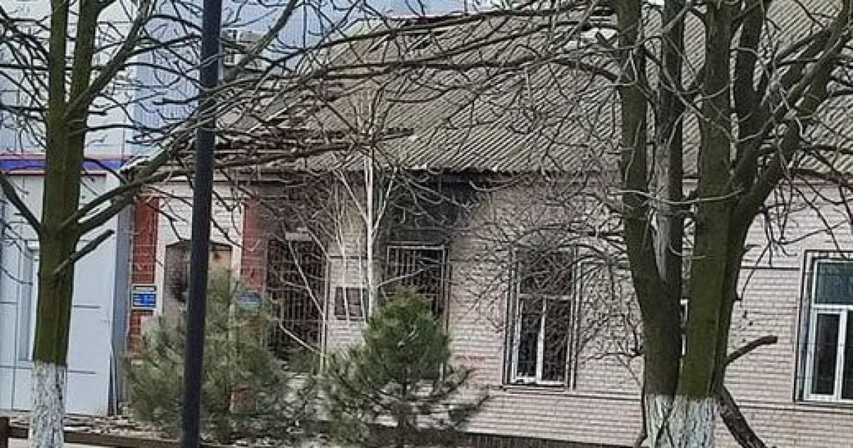 У тимчасово окупованому Генічеську жителі спалили військкомат, захоплений окупантами