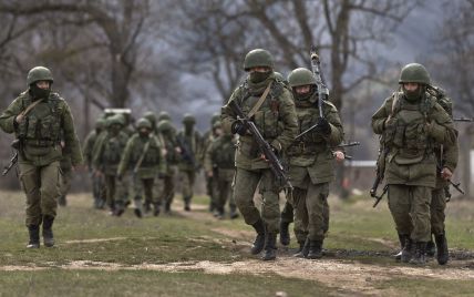 Росія продовжує нарощувати сили на кордоні з Україною - Bloomberg