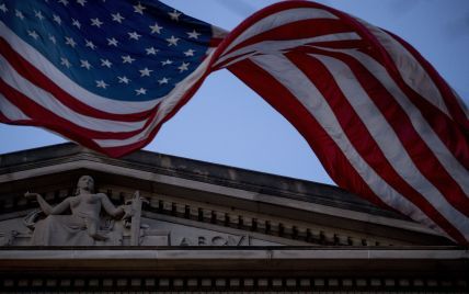 2016 року США закрили дачі посольства РФ. Yahoo News стверджує, що там шпигували за ФБР