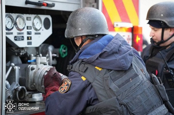 Росіяни атакували порт на Одещині / © ДСНС