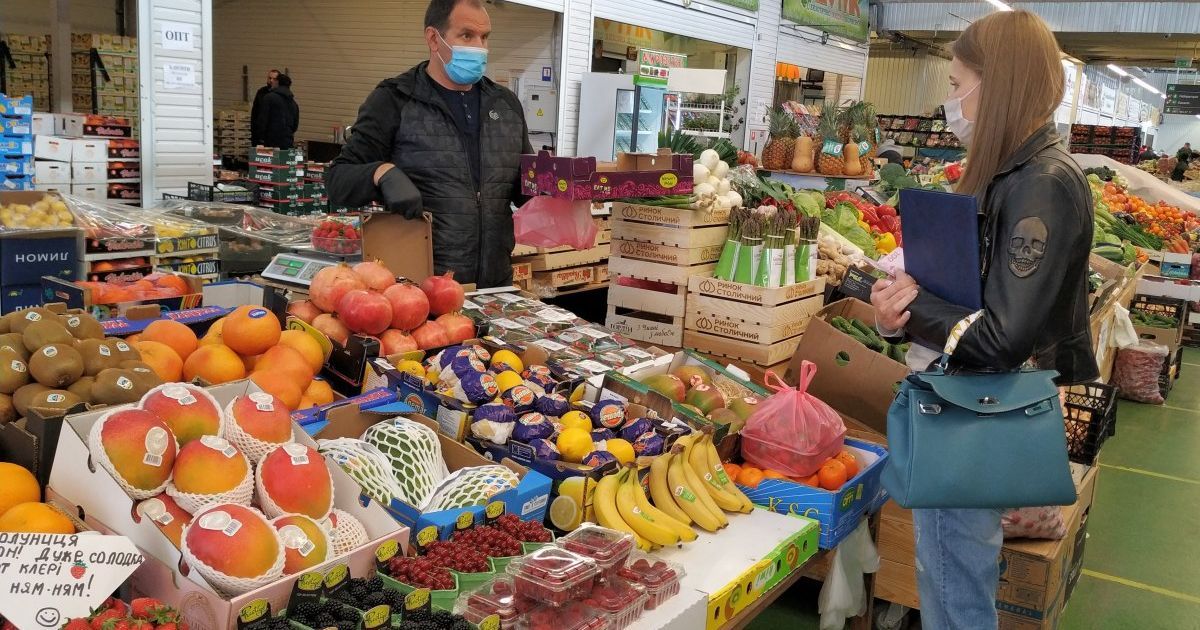 В Киеве начали открывать продовольственные рынки