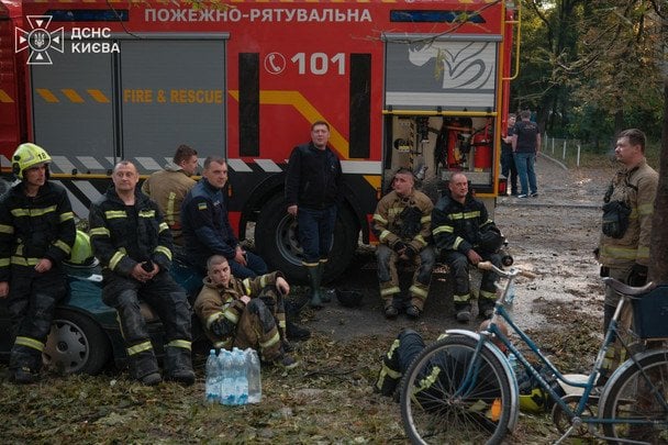 Наслідки нічного удару по Києву / © ДСНС