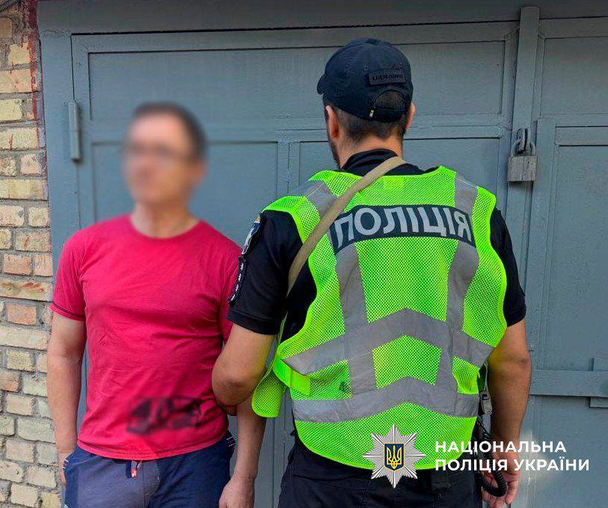 Затримання чоловіка з автоматом / © Поліція Києва