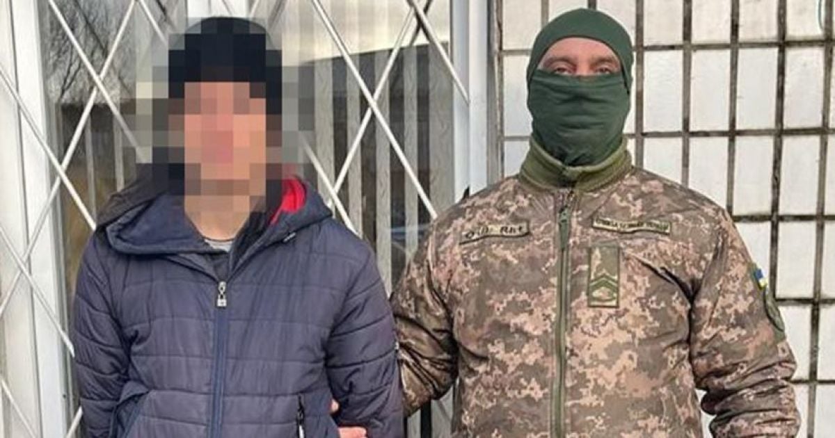 Охороняв окупантів, а українців кидав до катівень: у Херсоні спіймали колаборанта (фото)