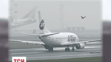 Пассажирский Боинг-737 совершил аварийную посадку в Санкт-Петербурге