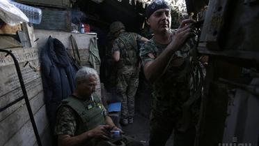 Силовики защищают позиции в Песках / © УНИАН
