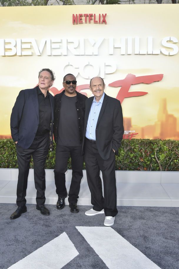 Джон Ештон з акторами із фільму "Поліцейський із Беверлі-Гіллз" / © Associated Press