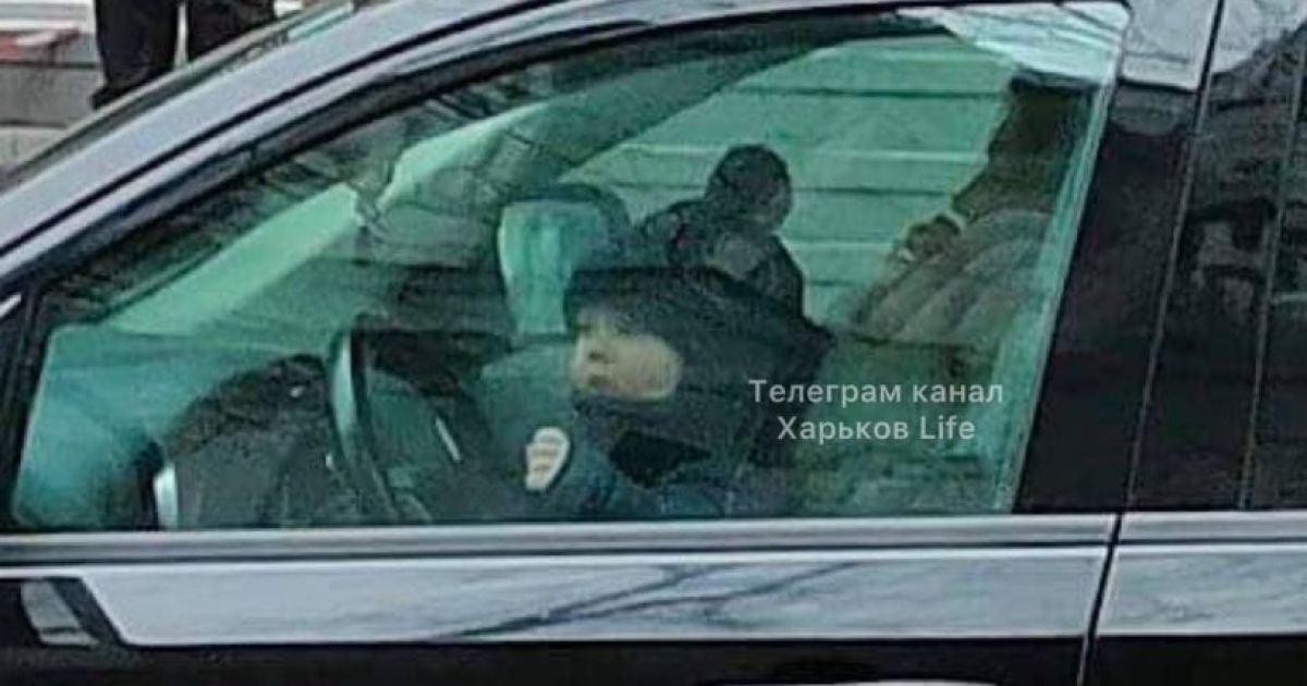 Посадила дитину на коліна за кермо: у Харкові оштрафували водійку