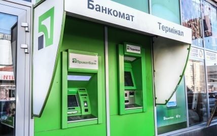 Украинцы массово жалуются на сбои в работе "Приватбанка": что происходит