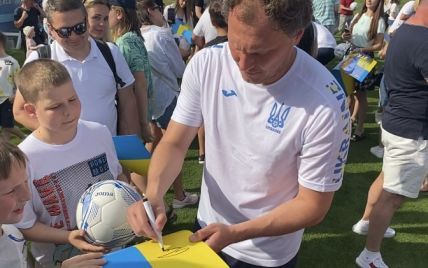 Футболісти збірної України зустрілися з дітьми-переселенцями перед надважливим матчем з Шотландією