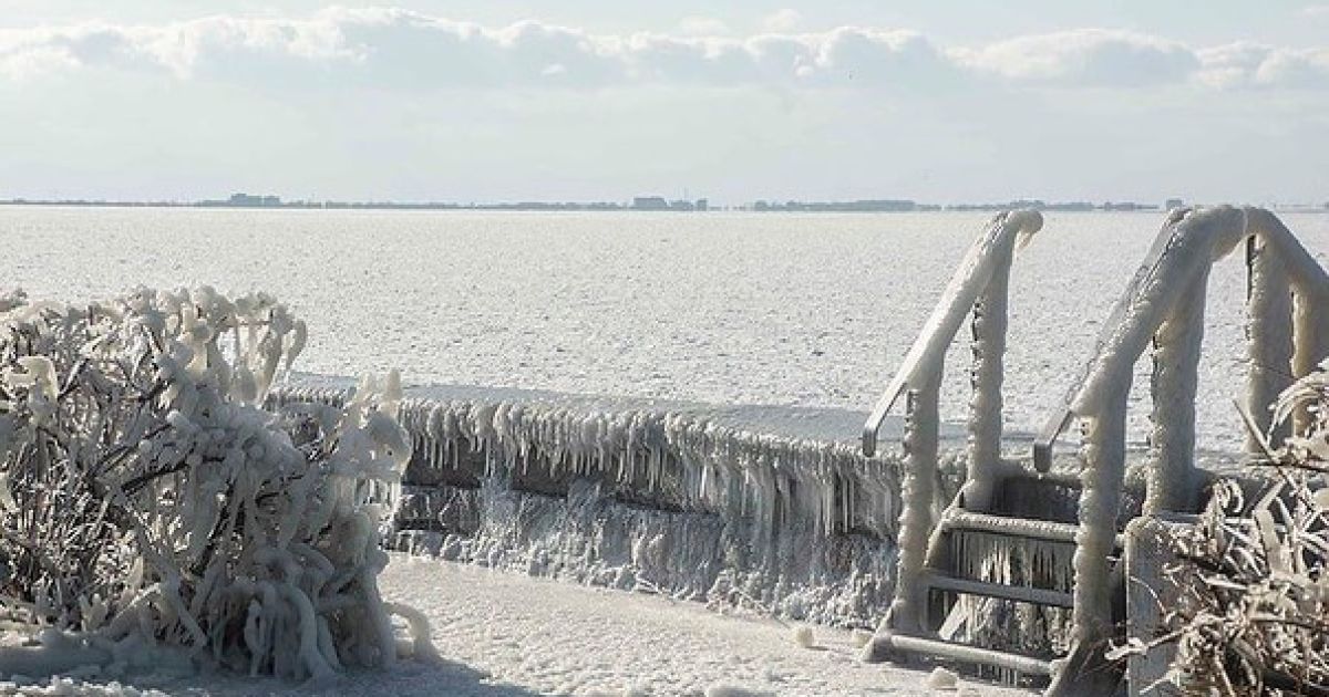 Невероятная хрустальная сказка: в Бердянске показали, как выглядит побережье моря