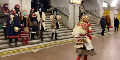 У київському метро вертеп "водив козу": відео