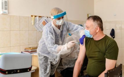 В Украине начнут прививать всех, кто записался на вакцинацию через портал "Дія": стало известно, в какие дни