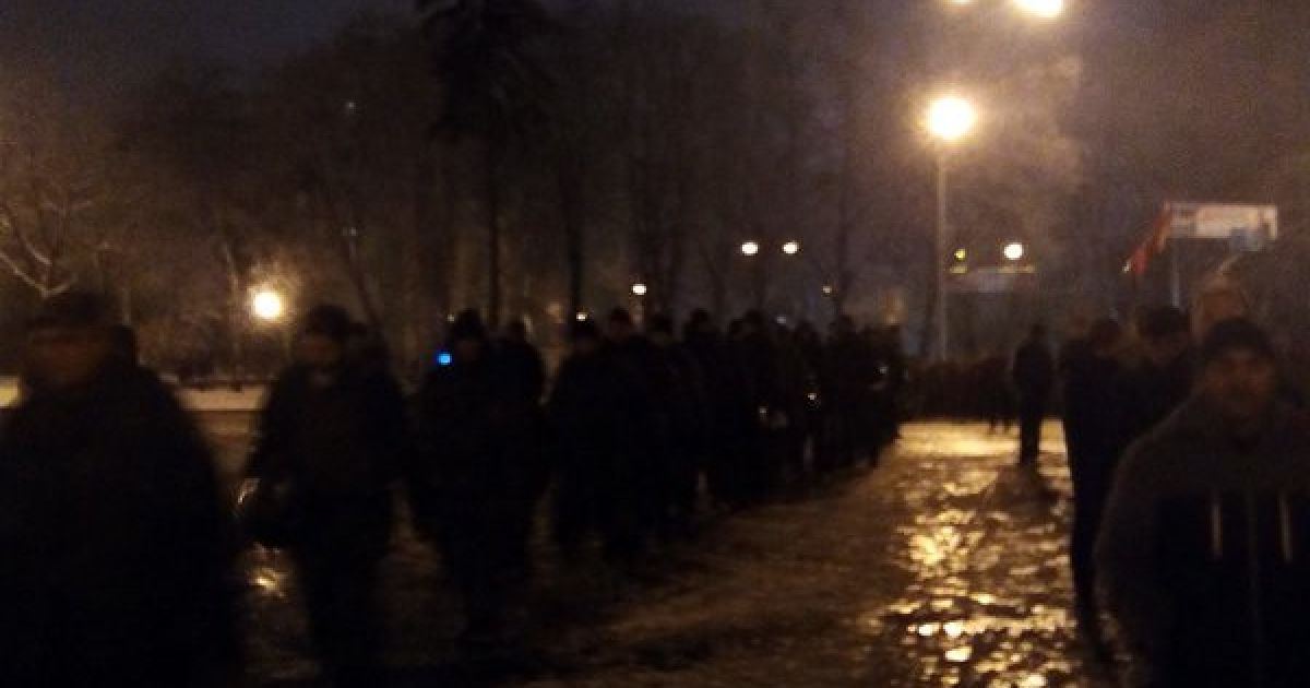 Возле офиса Ахметова второе воскресенье подряд происходят беспорядки. / © twitter.com/VilniyU