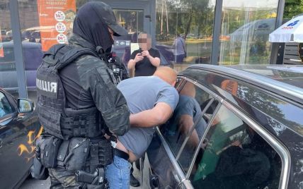 В Киеве "частный детектив" и полицейский продавали персональные данные людей