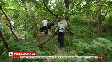 Команда 1+1 медіа влаштувала прибирання на Щекавиці