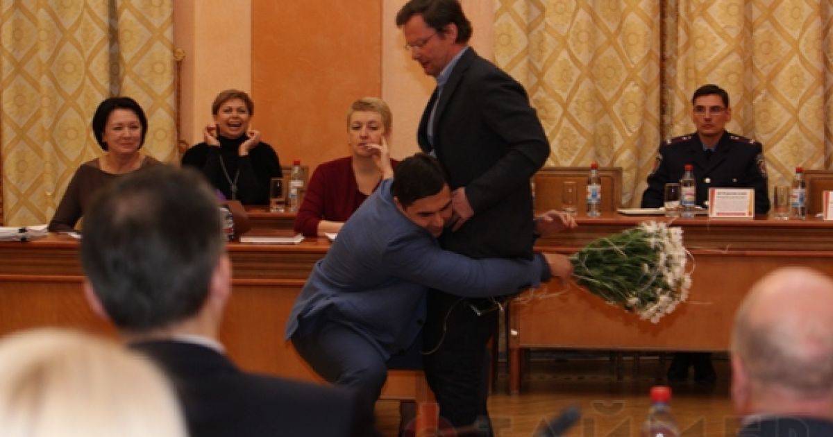 Боровика вынесли из зала заседаний