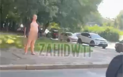 По улицам Львова бегал голый мужчина, который любит ездить на Toyota Land Cruiser "под кайфом" (видео)