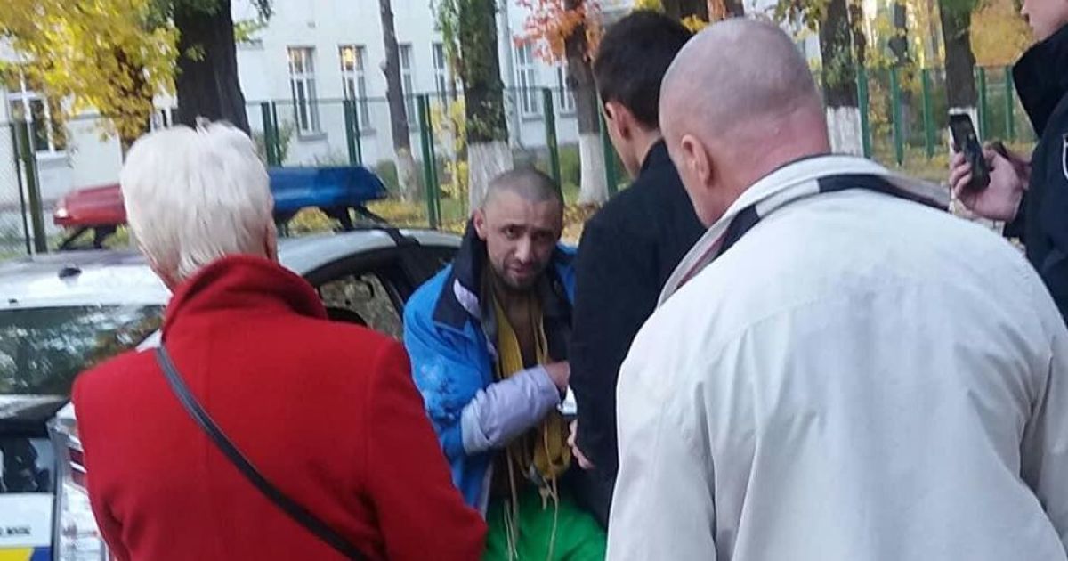 У Києві схопили чоловіка, який переслідував дітей з ножем і мотузками