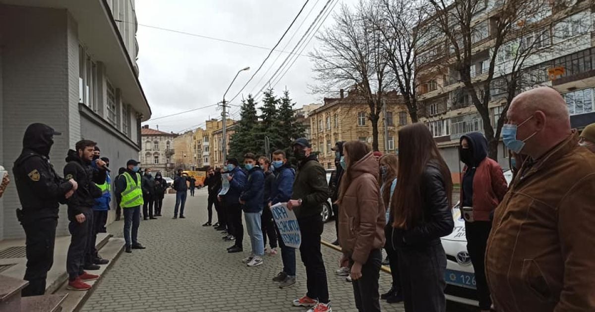 У Львові через бізнес Медведчука пікетували СБУ (фото)