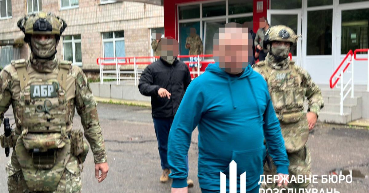 ДБР затримало колишнього керівника Рівненського ТЦК та повідомило йому про нову підозру