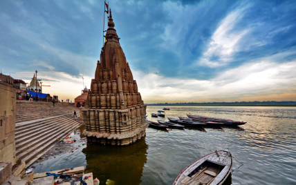 В Индии наводнение затопило легендарные храмы города Варанаси