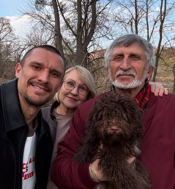 Тарас Цимбалюк із батьками / © instagram.com/taras.tsymbaliuk