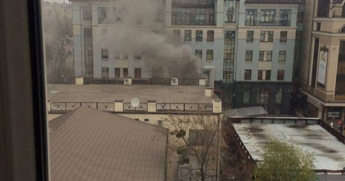 Пожежа сталася на першому поверсі закладу / © kiev.vgorode.ua