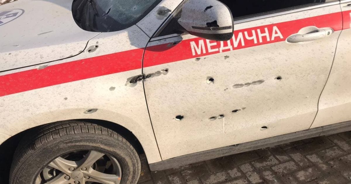 У Луганській області окупанти в ЖК обстріляли лікарів, які приїхали на виклик до людей - фото