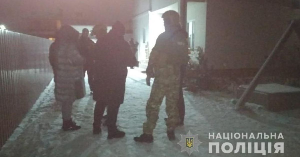 31-річний громадянин Франції вигнав дружину та 4-річну дитину на мороз