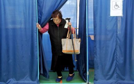 Массовые заминирования и неадекватные поступки на участках: как проходят выборы в Украине