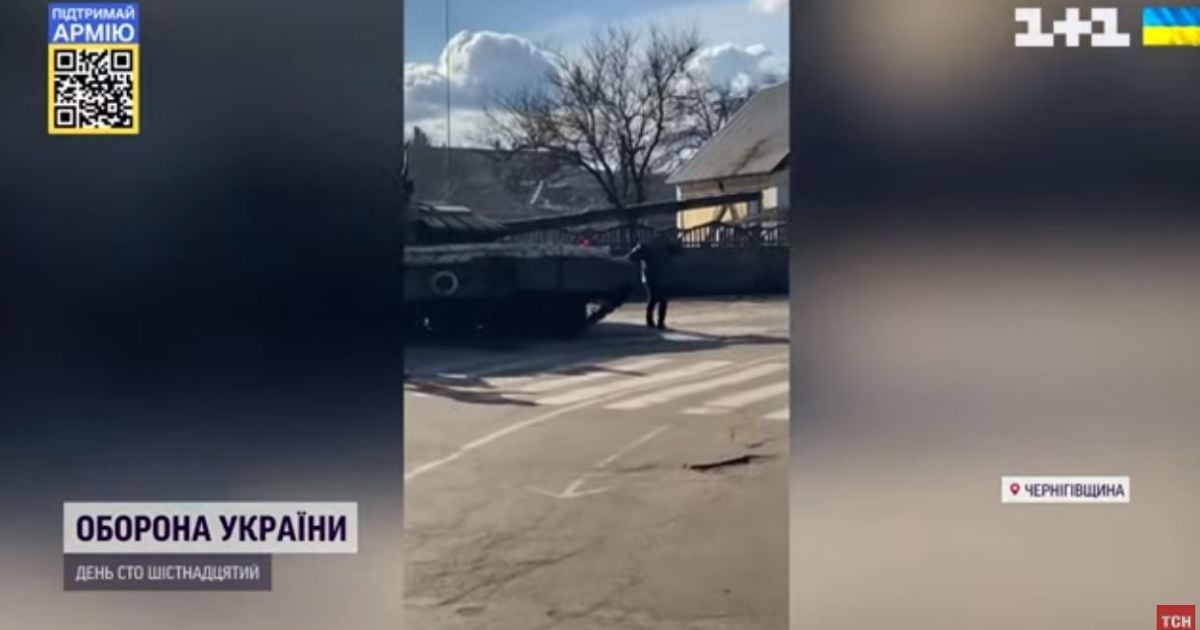 Сміливець, який зупиняв голими руками танки в Бахмачі, розказав, як наважився на вчинок
