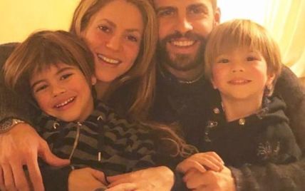 Счастливы вместе: Шакира и Жерар Пике с сыновьями поздравили всех с Рождеством