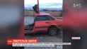 В Винницкой области от удара в отбойник легковушку практически разорвало пополам