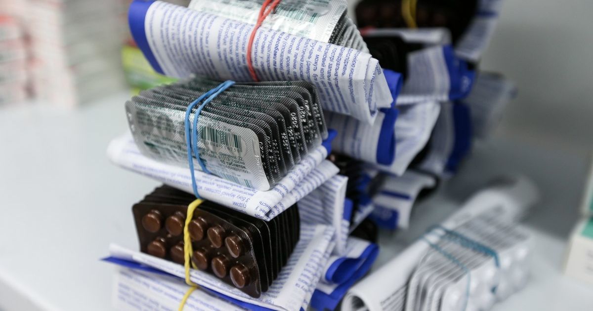 Рада приняла закон о штрафах за продажу лекарств детям