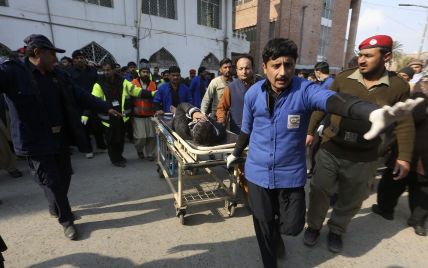 В Пакистане террорист-смертник подорвался в мечети: по меньшей мере 28 человек погибли, еще 150 ранены