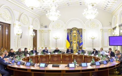 Порошенко созывает СНБО из-за ситуации с "ПриватБанком"