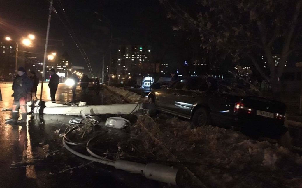 Аварія сталася на столичній Оболоні увечері 28 січня / © Фото Валерії Ковалінської/ТСН