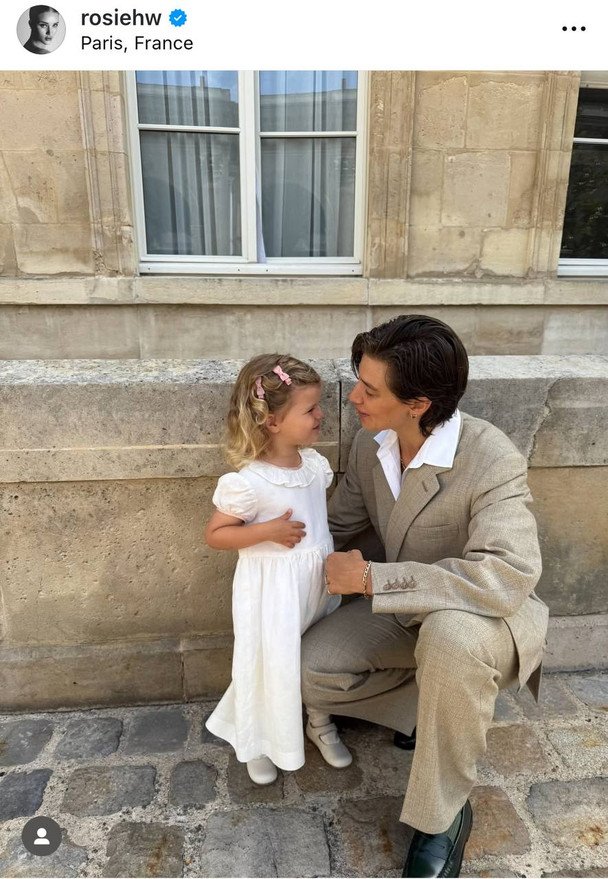 Флоренс Хантингтон-Уайтли с племянницей / © Instagram Рози Хантингтон-Уайтли