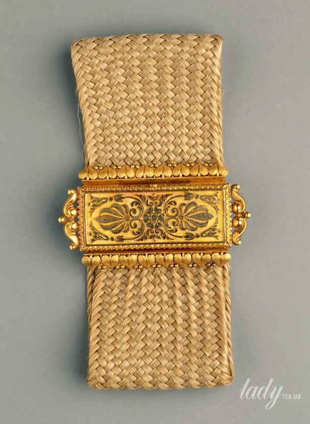 Франция, 19 век. Золотой плетеный браслет из волос, примерно 1812-1826 годы / © Getty Images