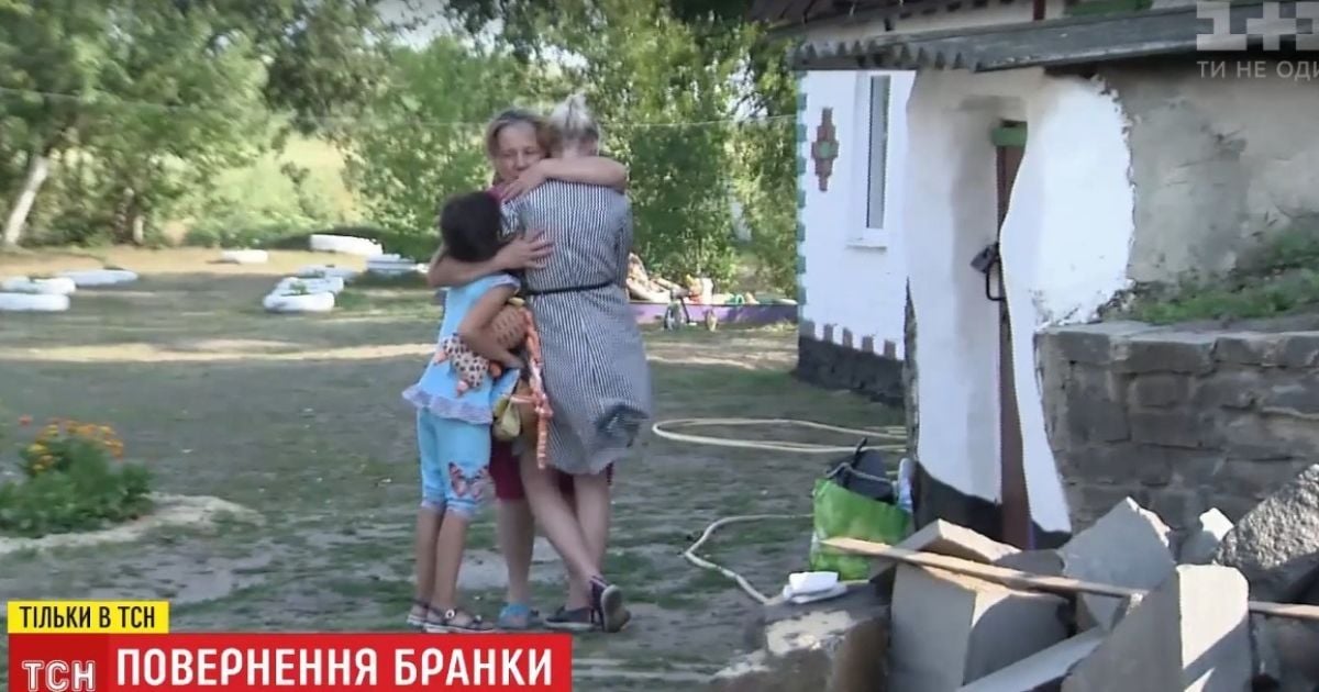 Врятована з сексуального рабства в Києві неповнолітня зустрілася з матір'ю. Ексклюзив ТСН