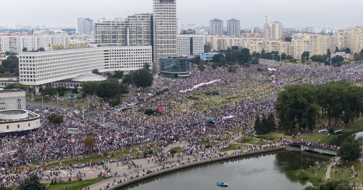"Марш новой Беларуси": как люди протестуют против фальсификаций на президентских выборах