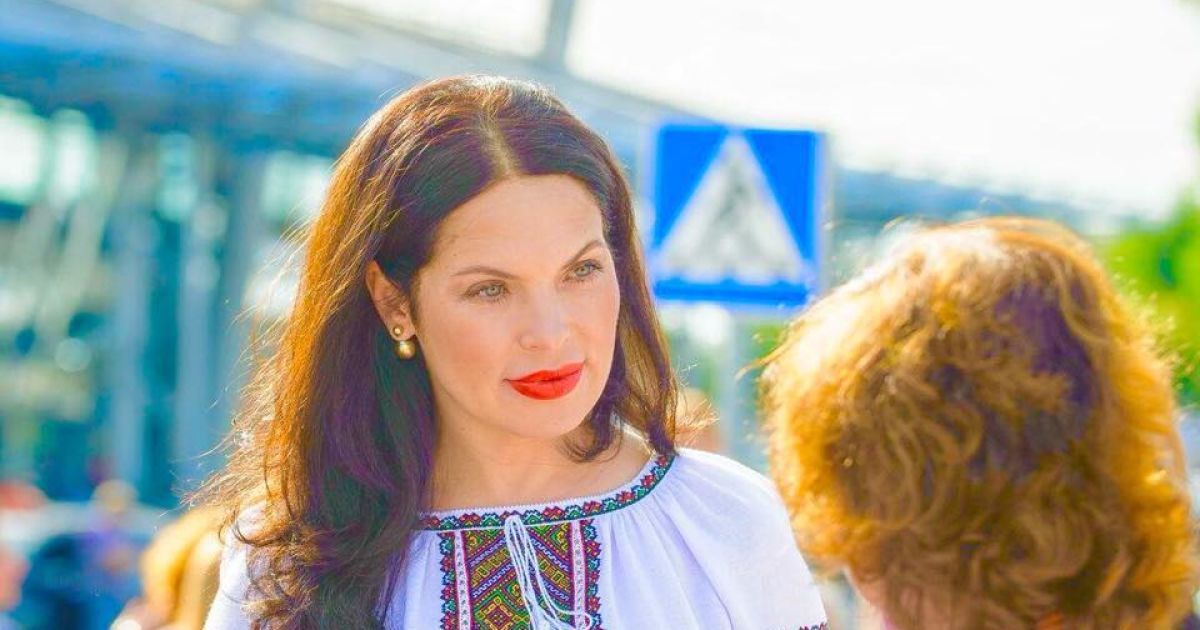 Влада Литовченко в вышиванке приняла участие в арт-проекте / © facebook.com/VladaLytovchenko