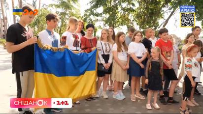 Встреча на руинах Ирпеня: школьники и учителя впервые увиделись на 107-й день войны