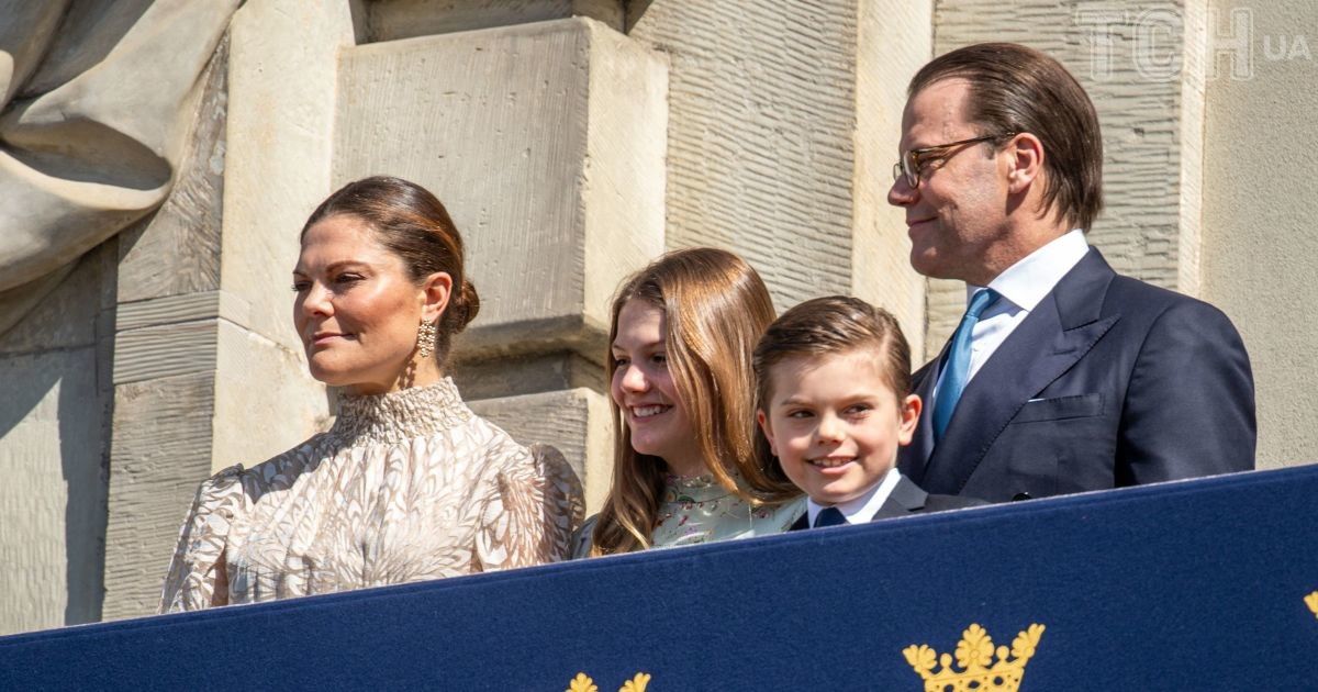 Кронпринцесса Виктория и кронпринц Даниэль с детьми - принцессой Эстель и принцем Оскаром